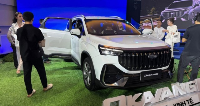 SUV 7 chỗ Geely Okavango có giá từ 739 triệu đồng tại Việt Nam: Thiết kế vuông vức, rẻ hơn cả Toyota Corolla Cross